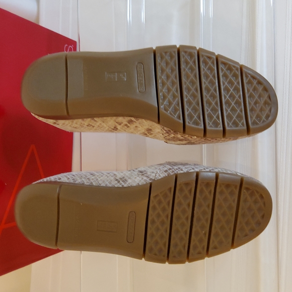Aerosoles Loafers - Picture 7 of 9